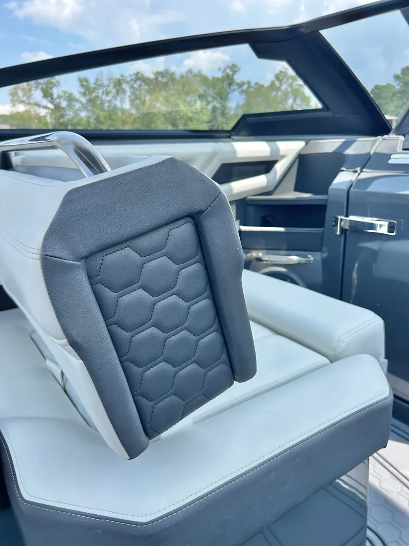 Slide: The Image of Cobalt R8 Surf 2026 - 37