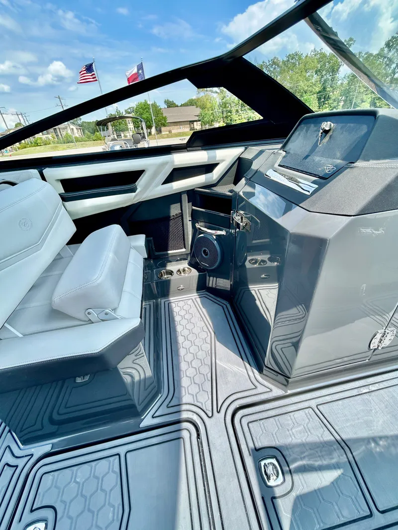 Slide: The Image of Cobalt R8 Surf 2026 - 38