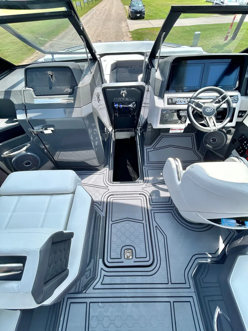 Slide: The Image of Cobalt R8 Surf 2026 - 42