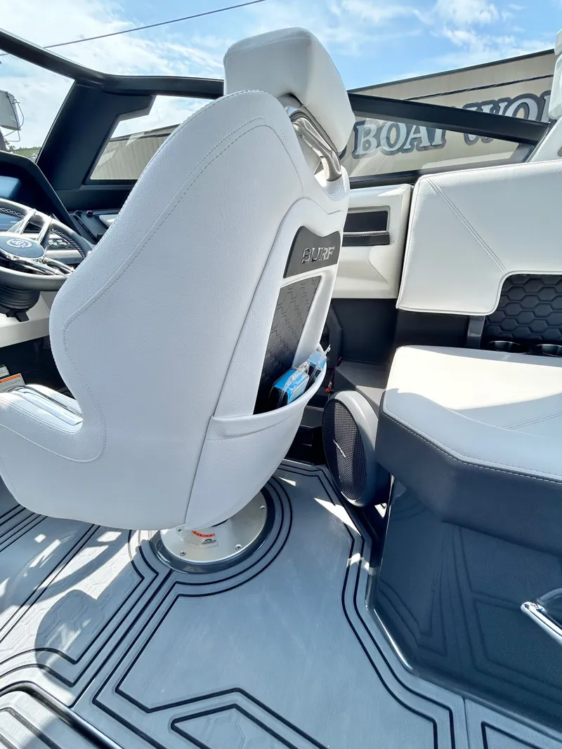 Slide: The Image of Cobalt R8 Surf 2026 - 44