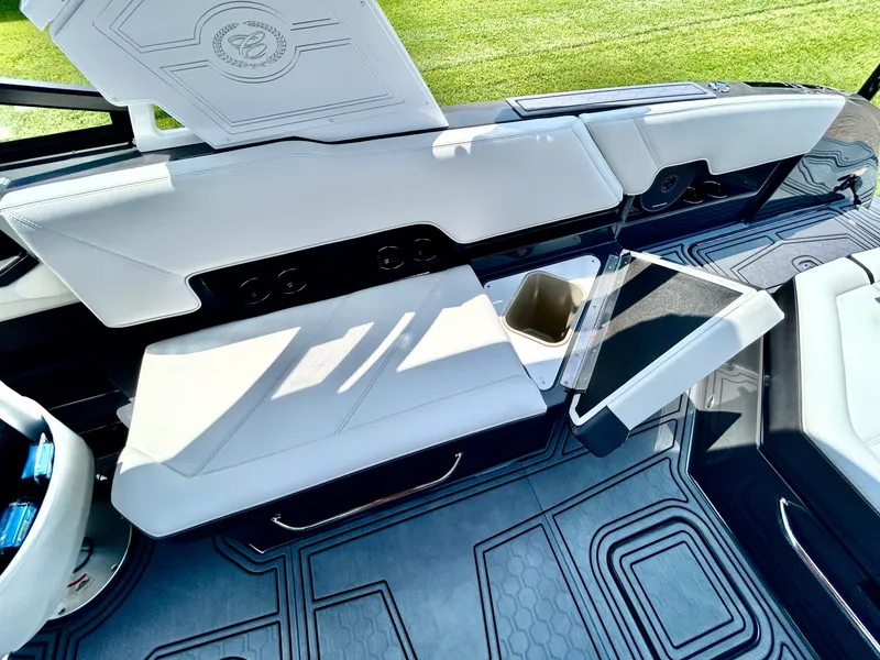 Slide: The Image of Cobalt R8 Surf 2026 - 49