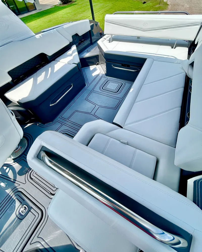 Slide: The Image of Cobalt R8 Surf 2026 - 51