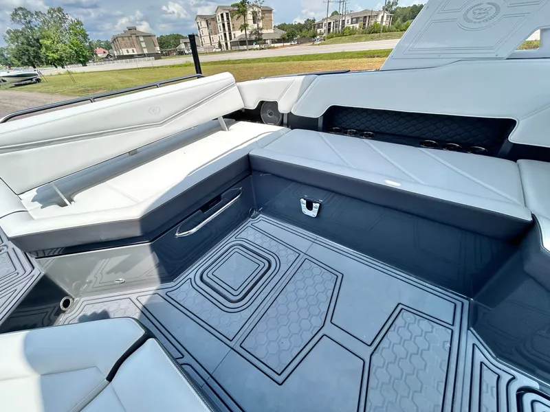 Slide: The Image of Cobalt R8 Surf 2026 - 52