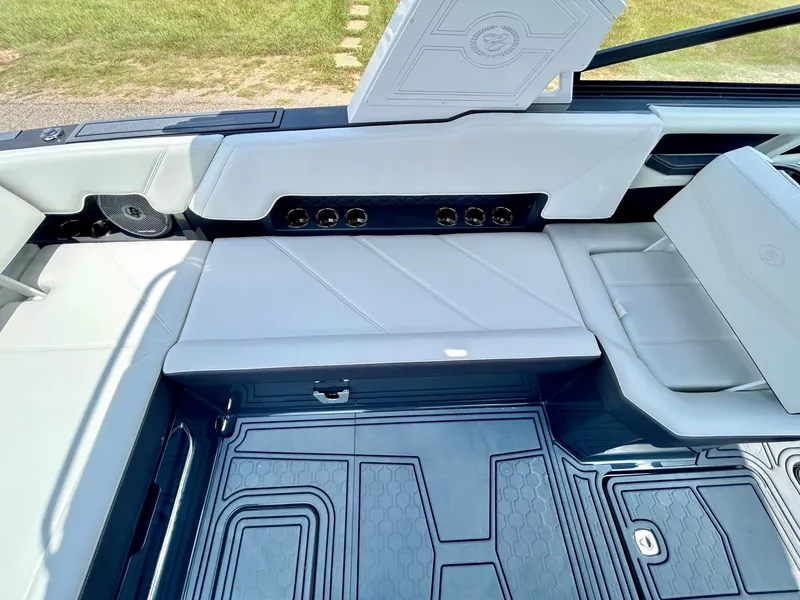 Slide: The Image of Cobalt R8 Surf 2026 - 53