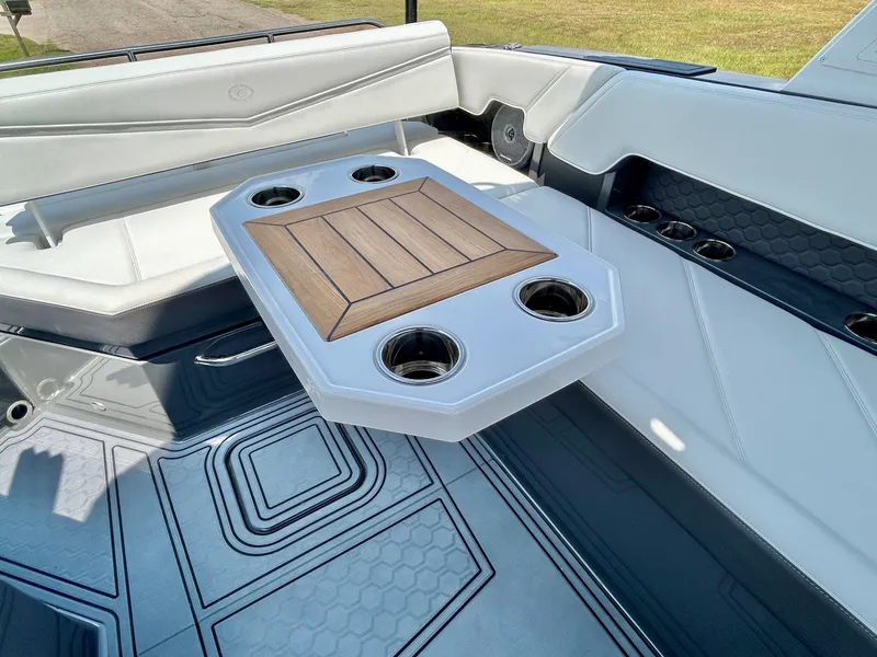 Slide: The Image of Cobalt R8 Surf 2026 - 55