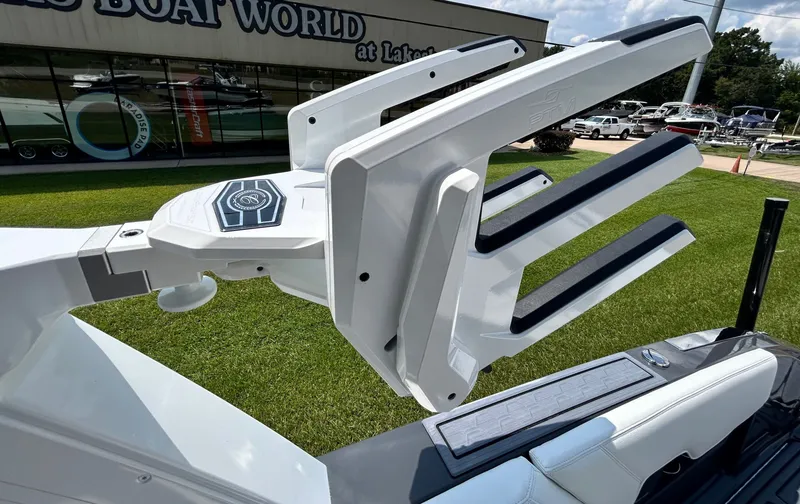 Slide: The Image of Cobalt R8 Surf 2026 - 62