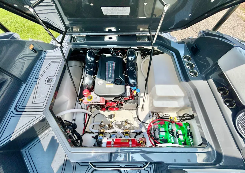 Slide: The Image of Cobalt R8 Surf 2026 - 64