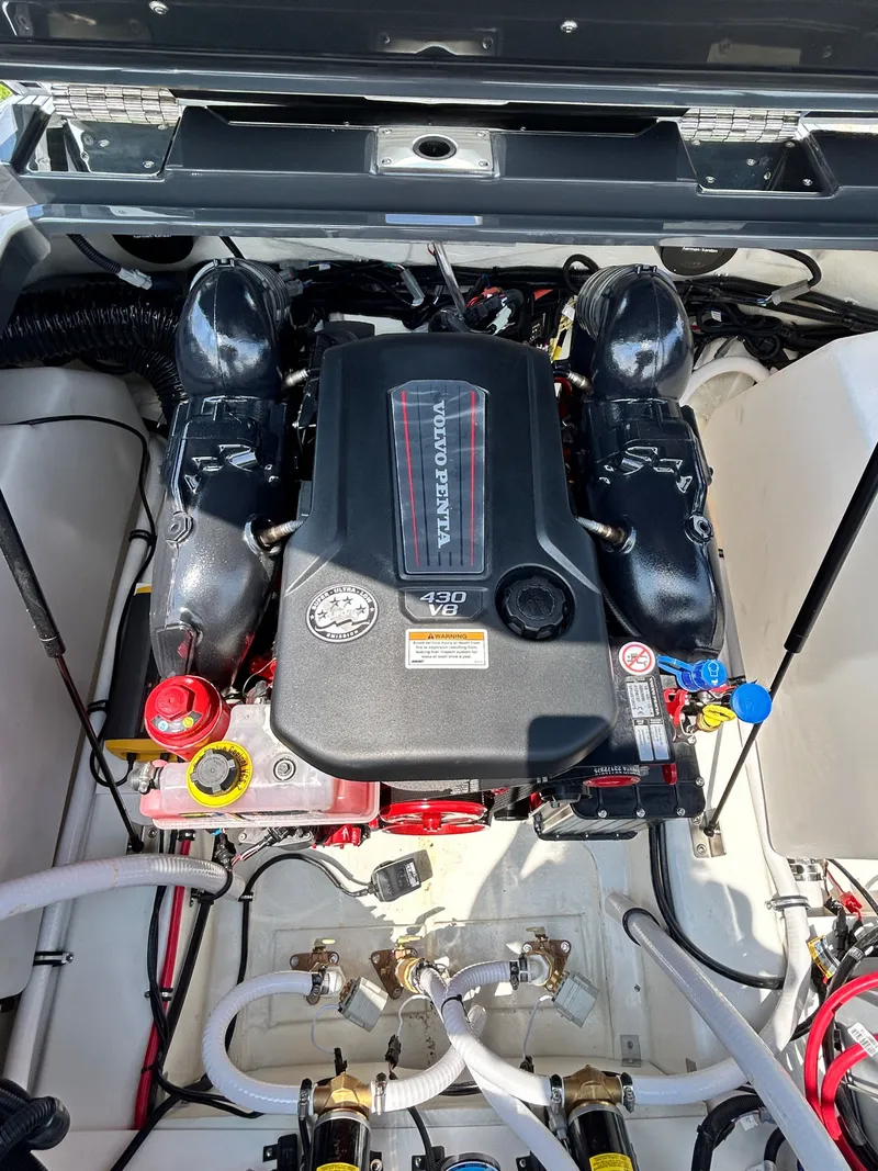 Slide: The Image of Cobalt R8 Surf 2026 - 65