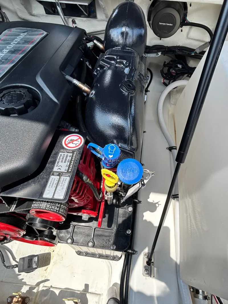 Slide: The Image of Cobalt R8 Surf 2026 - 69