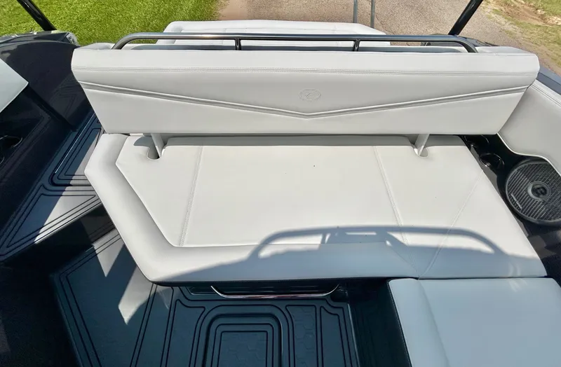 Slide: The Image of Cobalt R8 Surf 2026 - 70