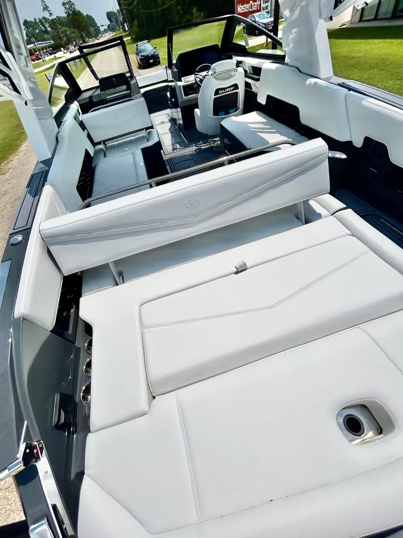 Slide: The Image of Cobalt R8 Surf 2026 - 73