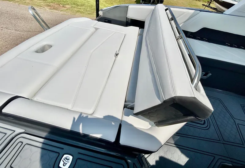 Slide: The Image of Cobalt R8 Surf 2026 - 74