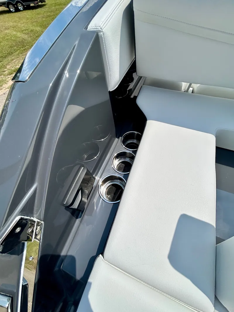 Slide: The Image of Cobalt R8 Surf 2026 - 75