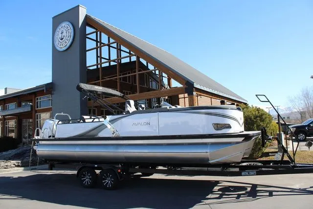 The Image of Avalon LSZ 2385 Versatile Rear Lounger 2025 - 1