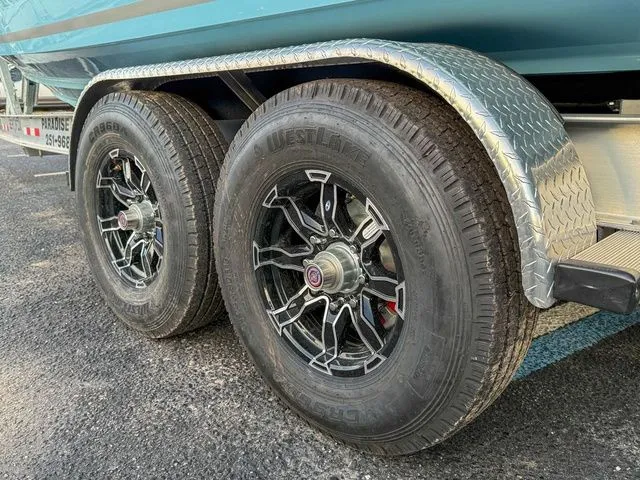 Slide: The Image of Sea Fox 288 Commander 2025 - 11