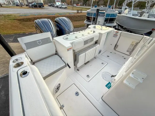 Slide: The Image of Sea Fox 288 Commander 2025 - 15