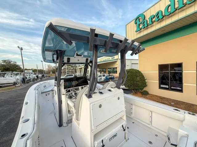 Slide: The Image of Sea Fox 288 Commander 2025 - 17