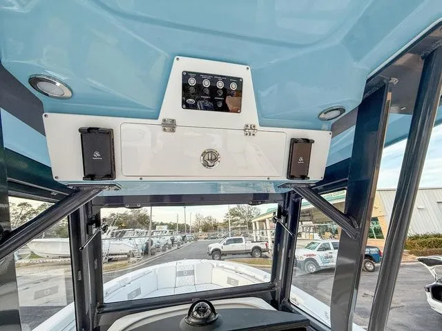 Slide: The Image of Sea Fox 288 Commander 2025 - 23