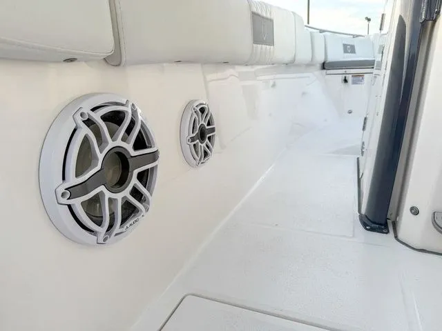 Slide: The Image of Sea Fox 288 Commander 2025 - 30