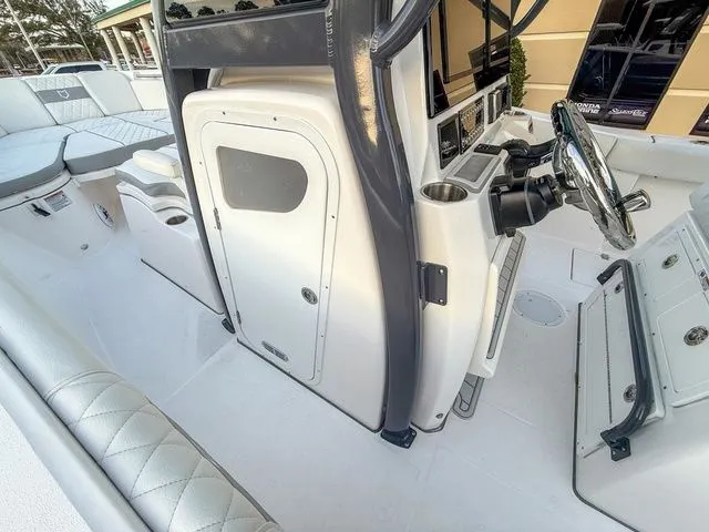 Slide: The Image of Sea Fox 288 Commander 2025 - 31