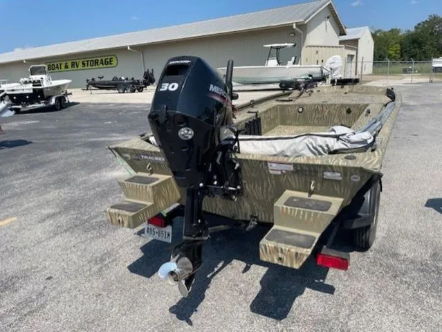 Slide: The Image of Tracker Grizzly 1654 T Sportsman 2023 - 6