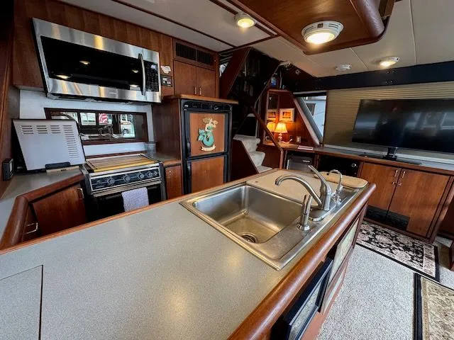 Slide: The Image of Bayliner 4588 Pilothouse 1992 - 15