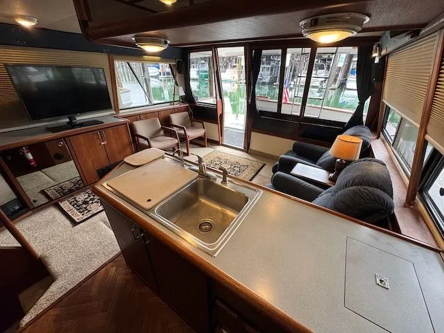 Slide: The Image of Bayliner 4588 Pilothouse 1992 - 16