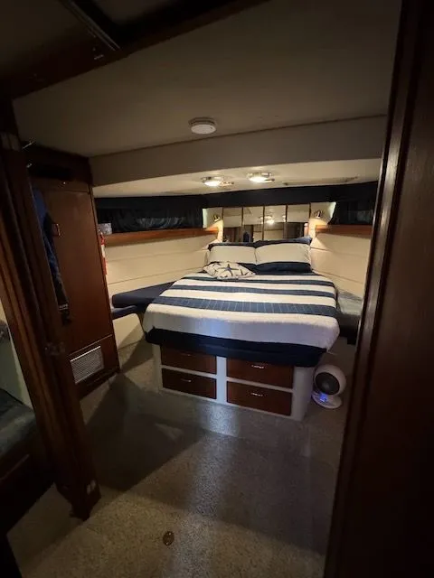 Slide: The Image of Bayliner 4588 Pilothouse 1992 - 19