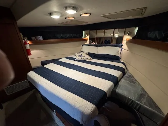 Slide: The Image of Bayliner 4588 Pilothouse 1992 - 20