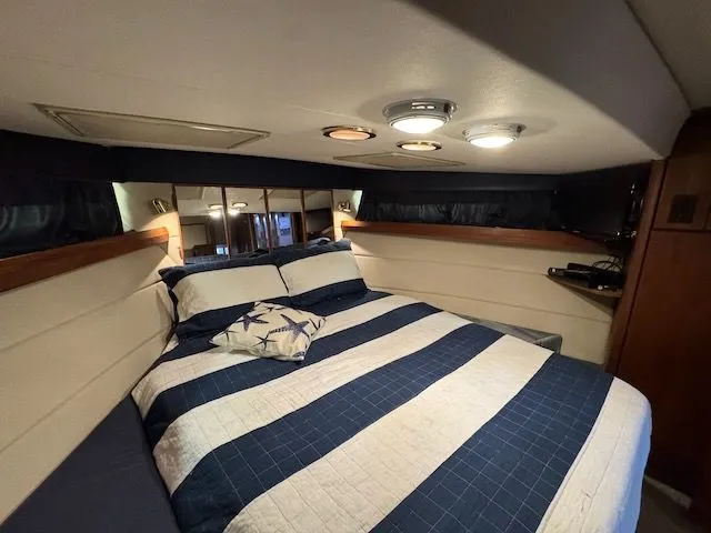 Slide: The Image of Bayliner 4588 Pilothouse 1992 - 21