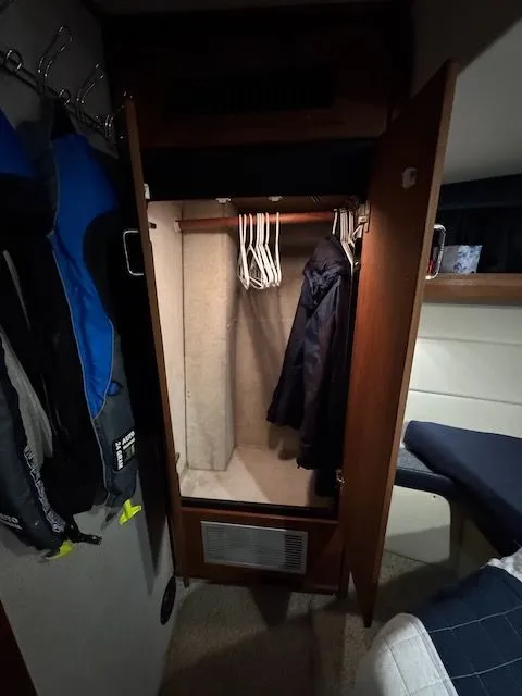 Slide: The Image of Bayliner 4588 Pilothouse 1992 - 23