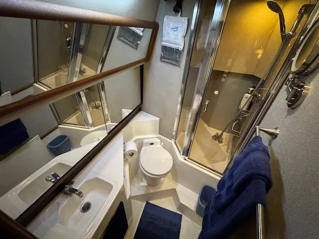 Slide: The Image of Bayliner 4588 Pilothouse 1992 - 25