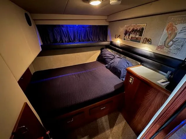 Slide: The Image of Bayliner 4588 Pilothouse 1992 - 28