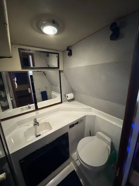 Slide: The Image of Bayliner 4588 Pilothouse 1992 - 29