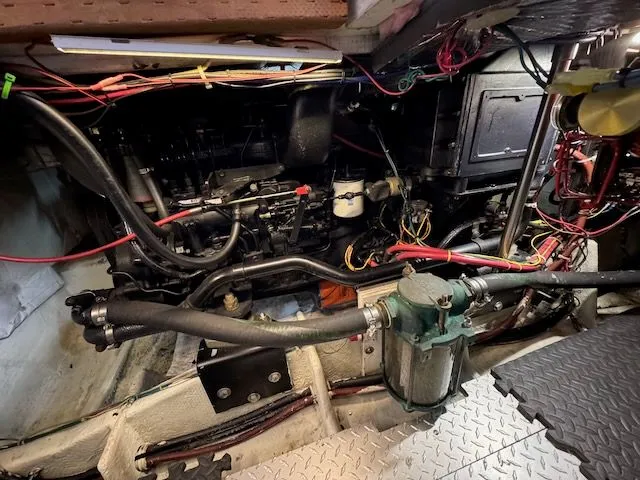 Slide: The Image of Bayliner 4588 Pilothouse 1992 - 32