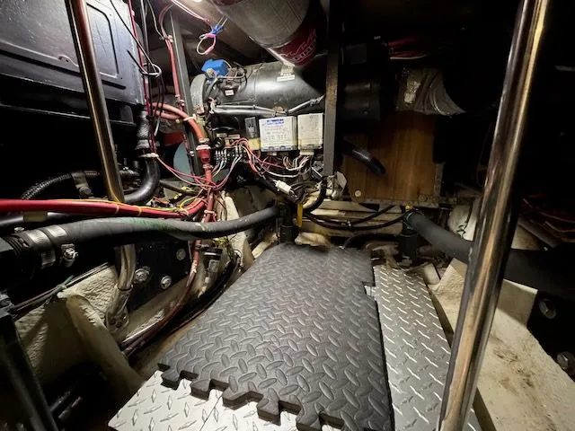 Slide: The Image of Bayliner 4588 Pilothouse 1992 - 36