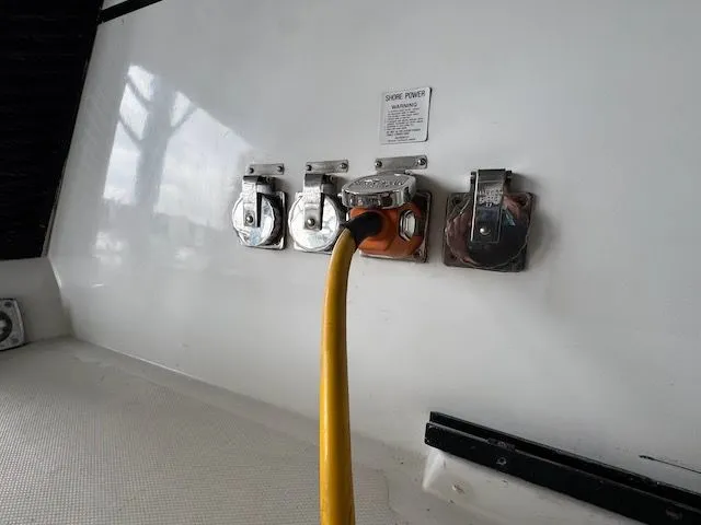 Slide: The Image of Bayliner 4588 Pilothouse 1992 - 39