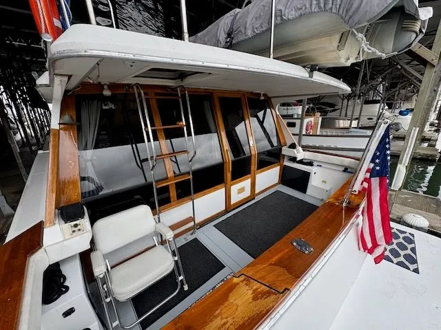 Slide: The Image of Bayliner 4588 Pilothouse 1992 - 43
