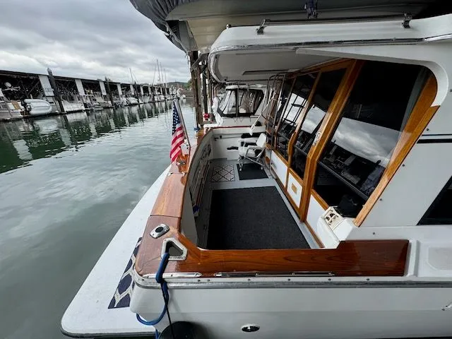 Slide: The Image of Bayliner 4588 Pilothouse 1992 - 44