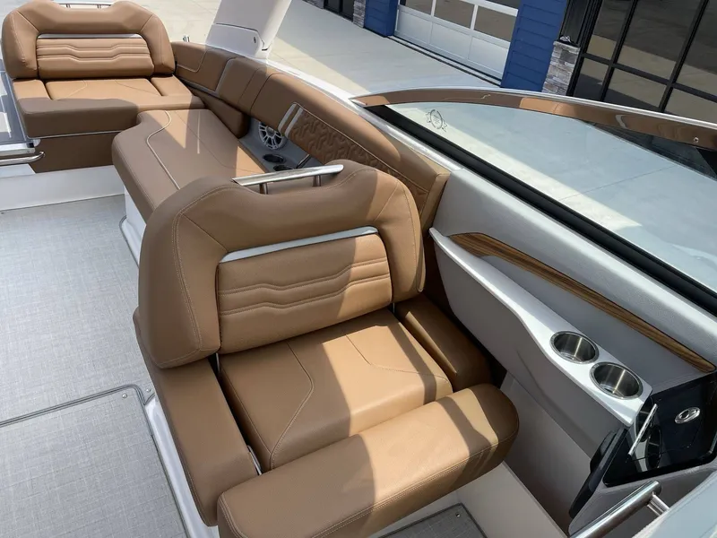 Slide: The Image of Regal LS9 2024 - 23