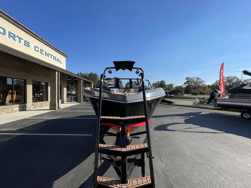 Slide: The Image of Nautique Super Air Nautique S23 2024 - 10