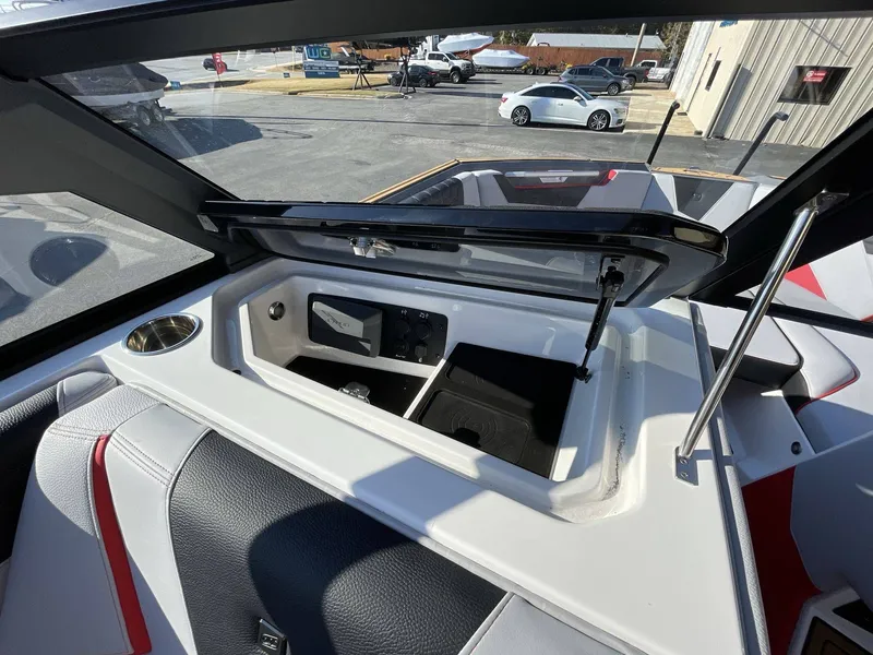 Slide: The Image of Nautique Super Air Nautique S23 2024 - 35