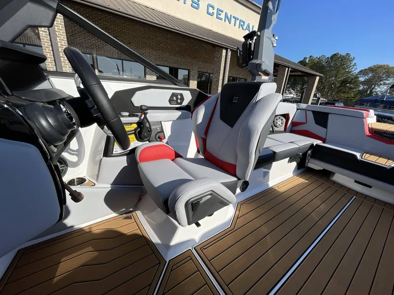 Slide: The Image of Nautique Super Air Nautique S23 2024 - 37
