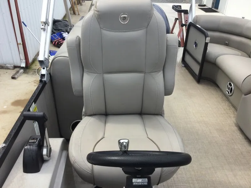 Slide: The Image of Premier 230 Sunsation 2017 - 18