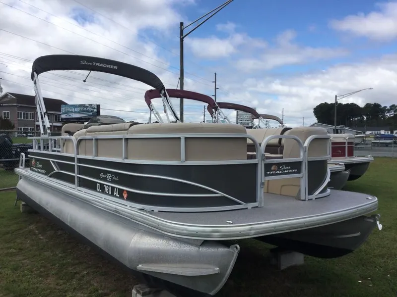 Slide: The Image of Sun Tracker SPORT FISH 22 TWIN LOG 2018 - 19