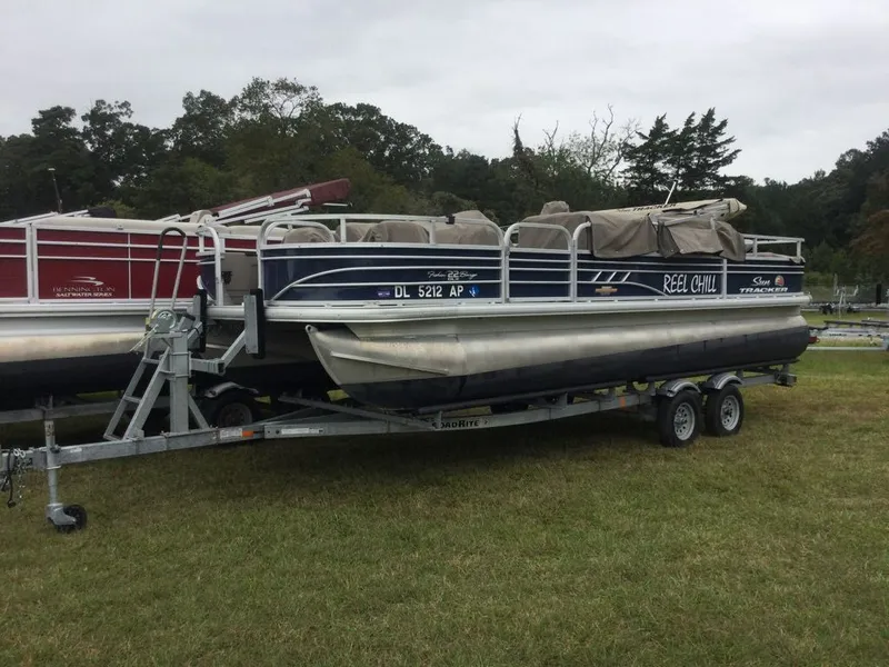 The Image of Sun Tracker FB22 BLU WOV 115 2023 - 1