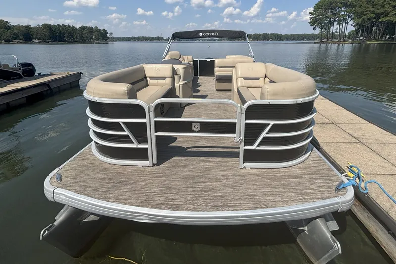 Slide: The Image of Sweetwater 2286SB Tritoon 2022 - 3