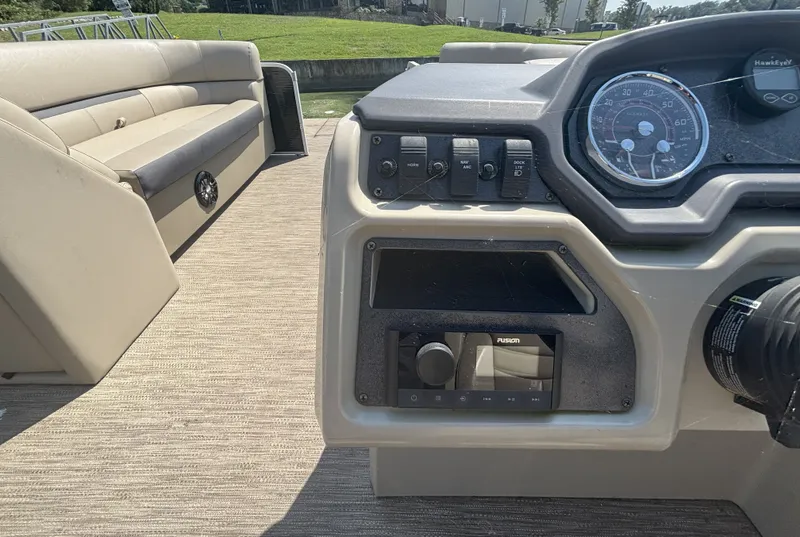 Slide: The Image of Sweetwater 2286SB Tritoon 2022 - 8