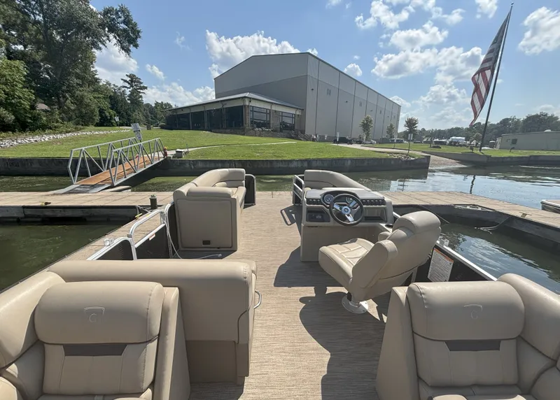 Slide: The Image of Sweetwater 2286SB Tritoon 2022 - 9