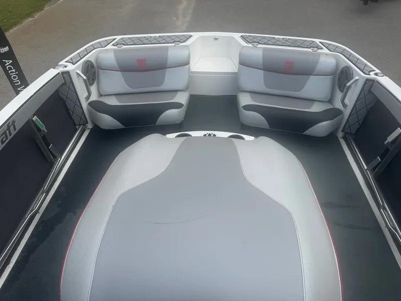 Slide: The Image of MasterCraft ProStar 2014 - 10